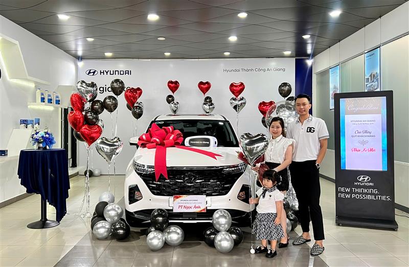 BÀN GIAO XE MỚI ĐẾN TAY KHÁCH HÀNG - HYUNDAI CUSTIN