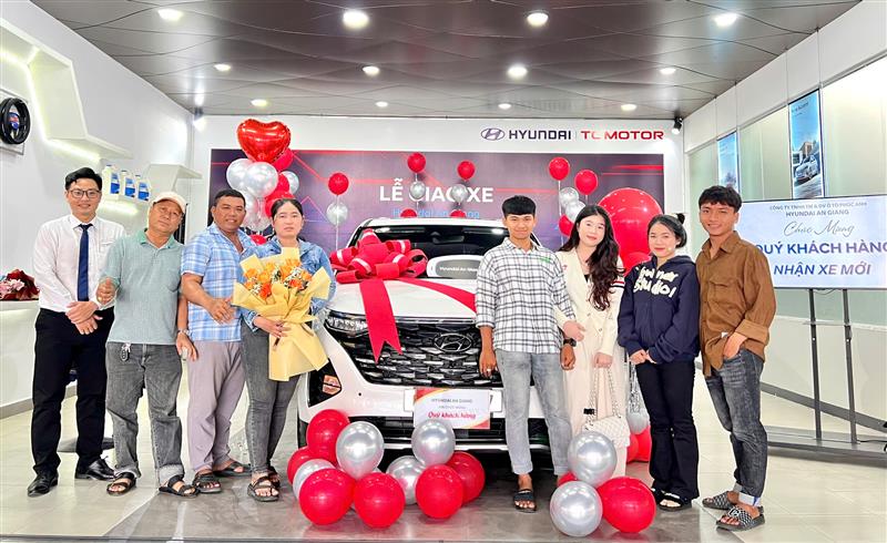 BÀN GIAO XE MỚI ĐẾN TAY KHÁCH HÀNG - HYUNDAI CUSTIN